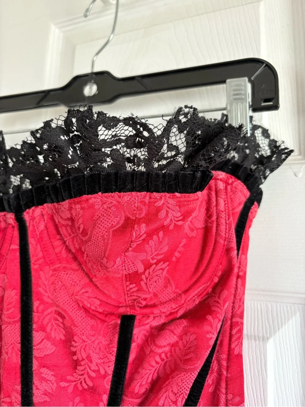 VNTG Victoria’s Secret Red Black Lace Trim Corset Top Boning Saloon Sexy 34C - Picture 2 of 8